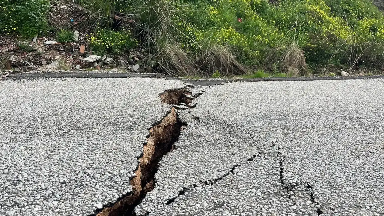 Alanya'da Sağanak Felaketi: Evler Tahliye Edildi, Yollar Çöktü 4